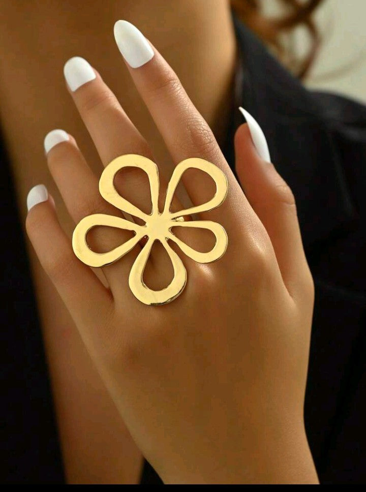 Rich Girl Flower Ring