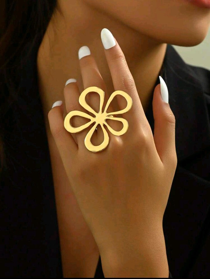 Rich Girl Flower Ring