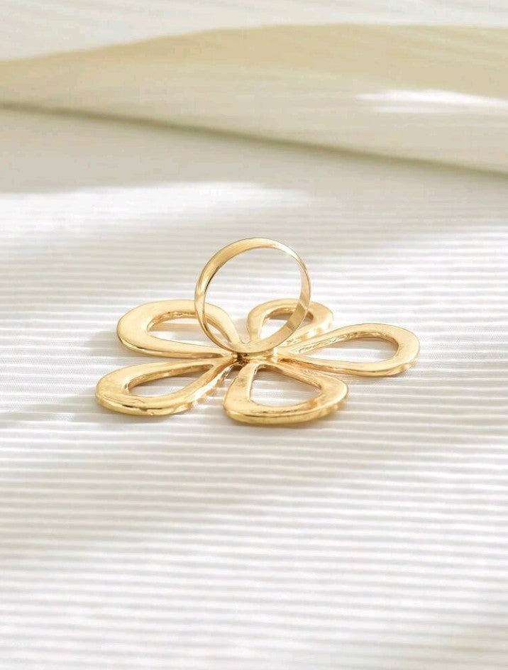 Rich Girl Flower Ring